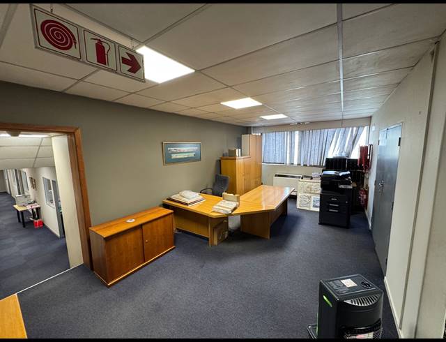 512M² WAREHOUSE TO LET IN WYNBERG